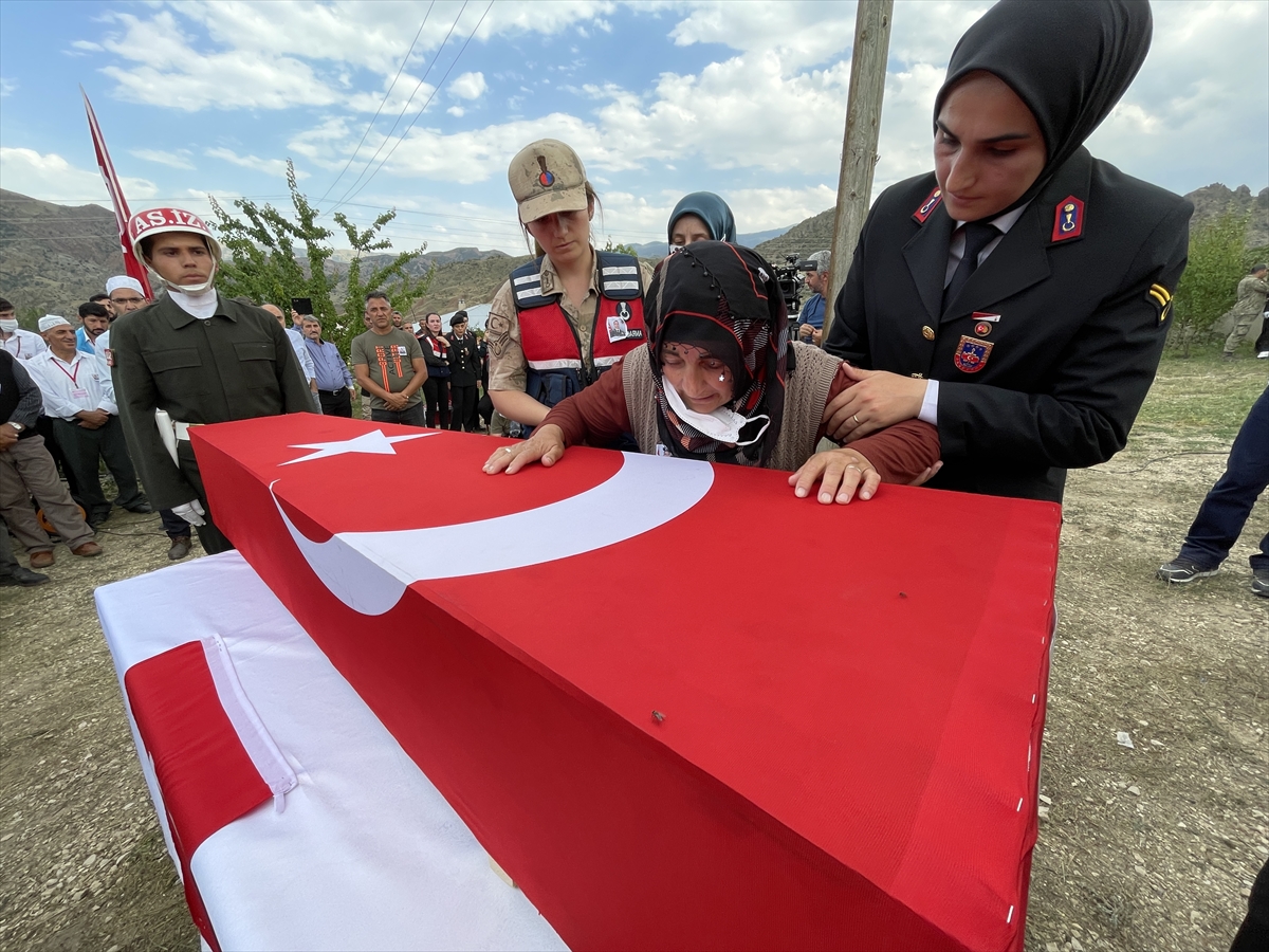 Şehit Piyade Uzman Çavuş Selahattin Taşkın, Son yolculuğuna uğurlandı!