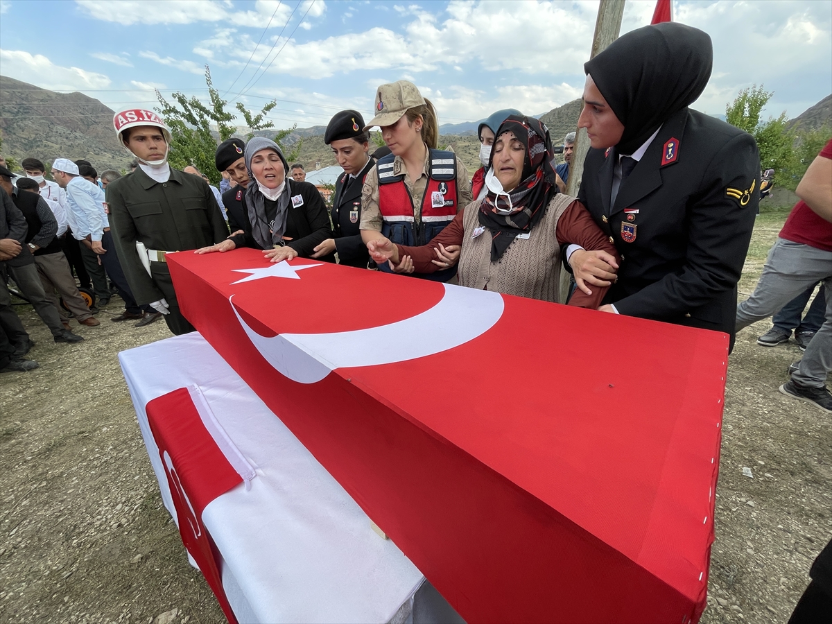 Şehit Piyade Uzman Çavuş Selahattin Taşkın, Son yolculuğuna uğurlandı!