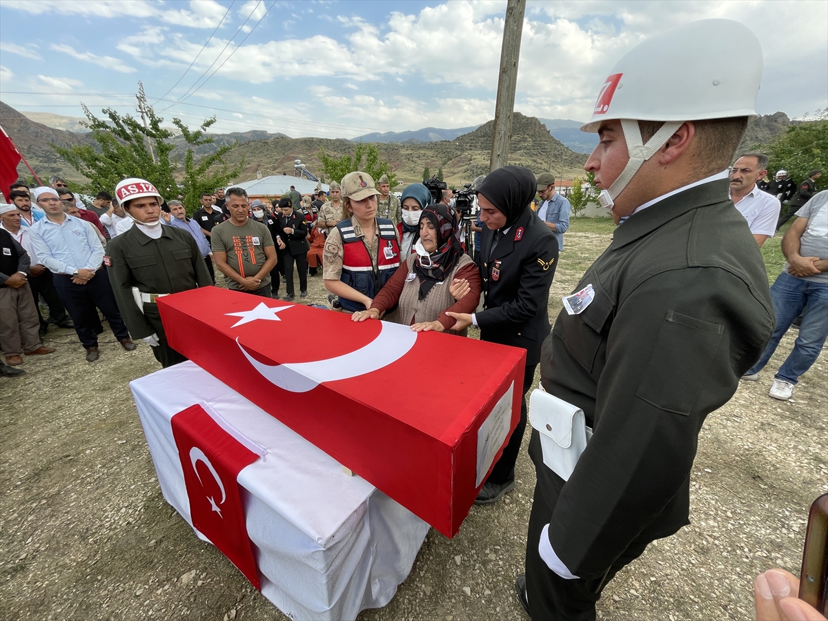 Şehit Piyade Uzman Çavuş Selahattin Taşkın, Son yolculuğuna uğurlandı!