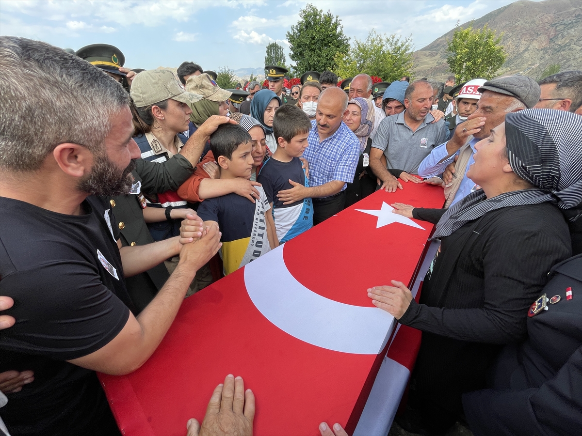 Şehit Piyade Uzman Çavuş Selahattin Taşkın, Son yolculuğuna uğurlandı!