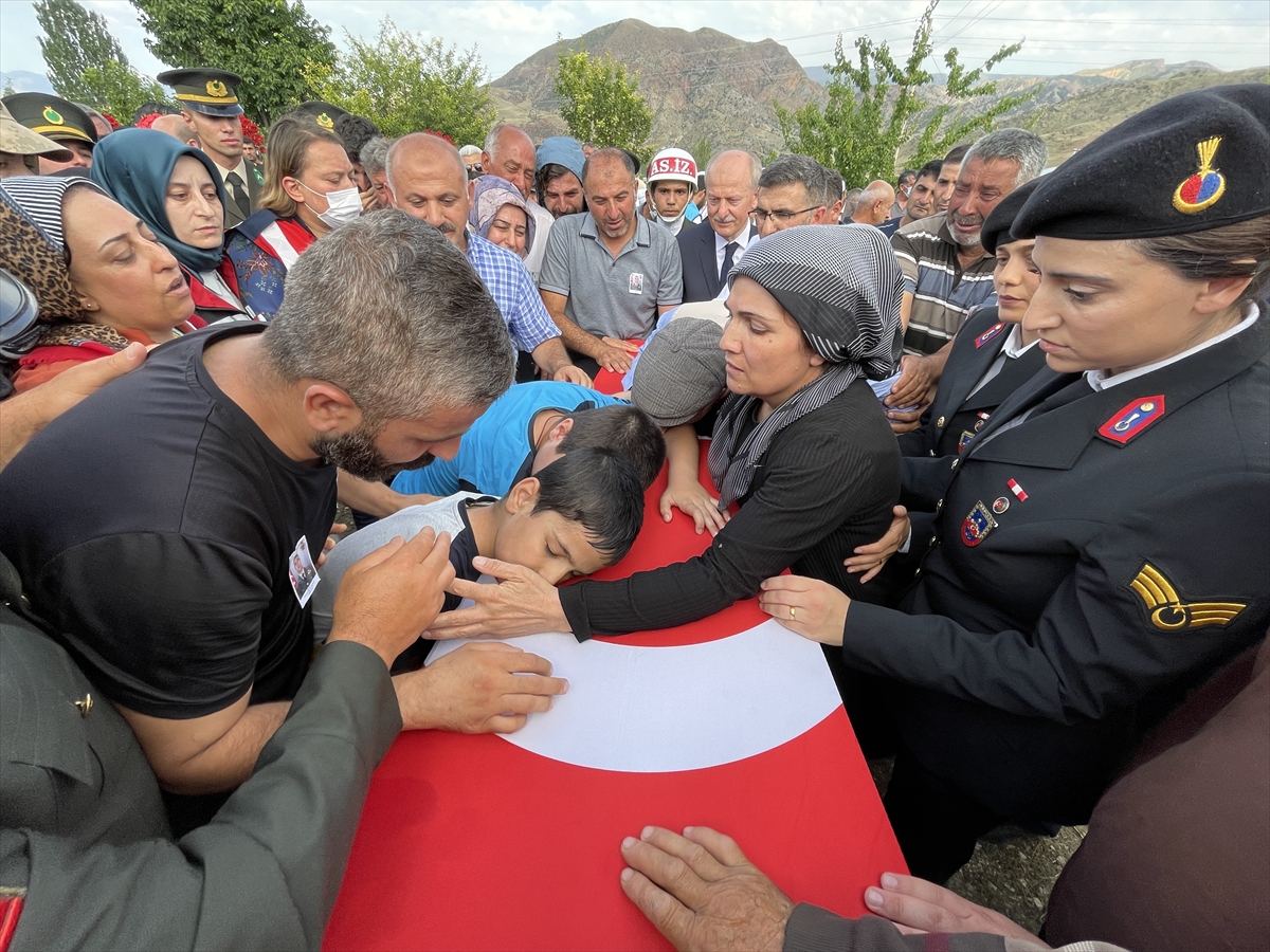 Şehit Piyade Uzman Çavuş Selahattin Taşkın, Son yolculuğuna uğurlandı!