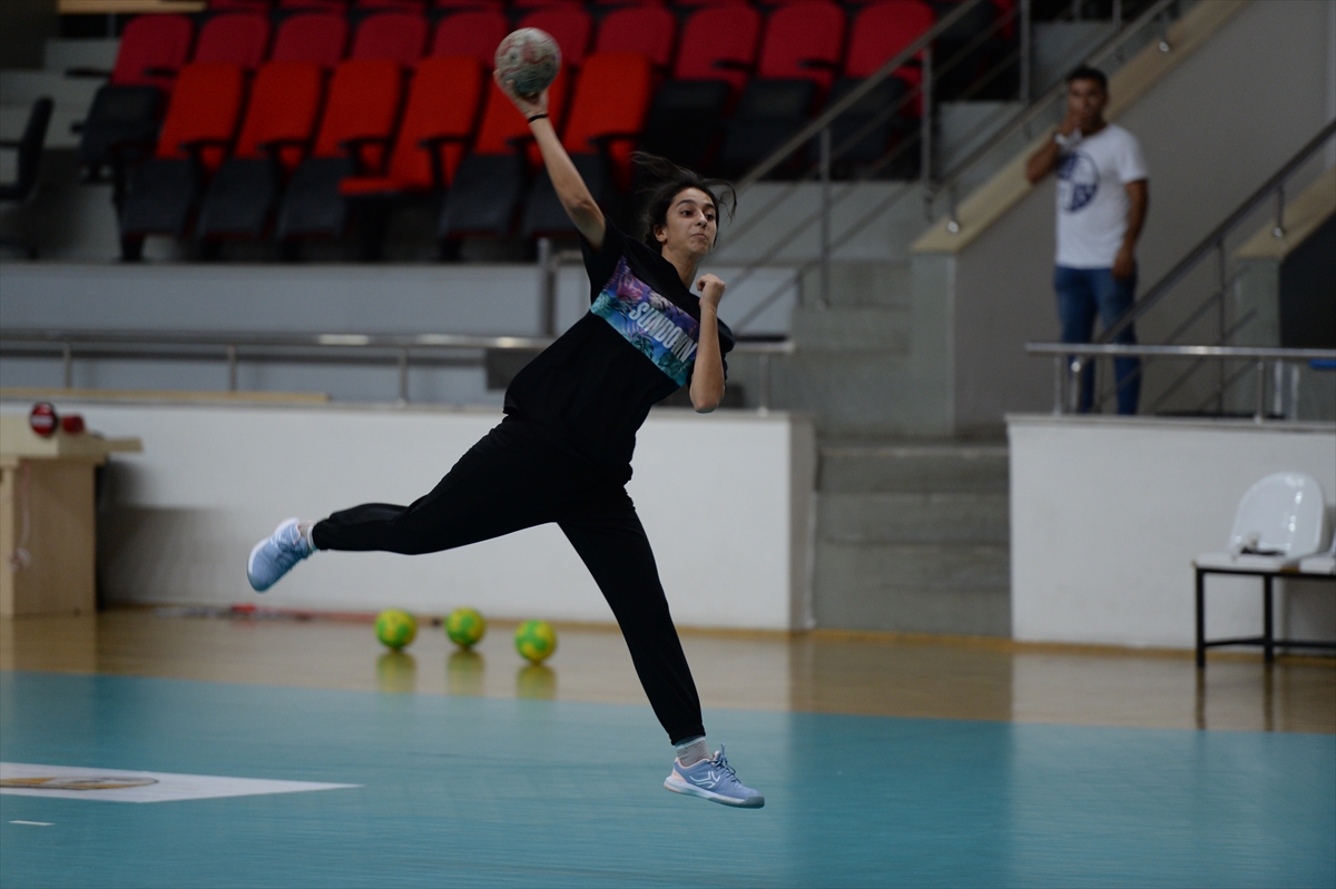 Bingöllü Kız Sporcuların Hedefi Hentbolda Ay-Yıldızlı Forma