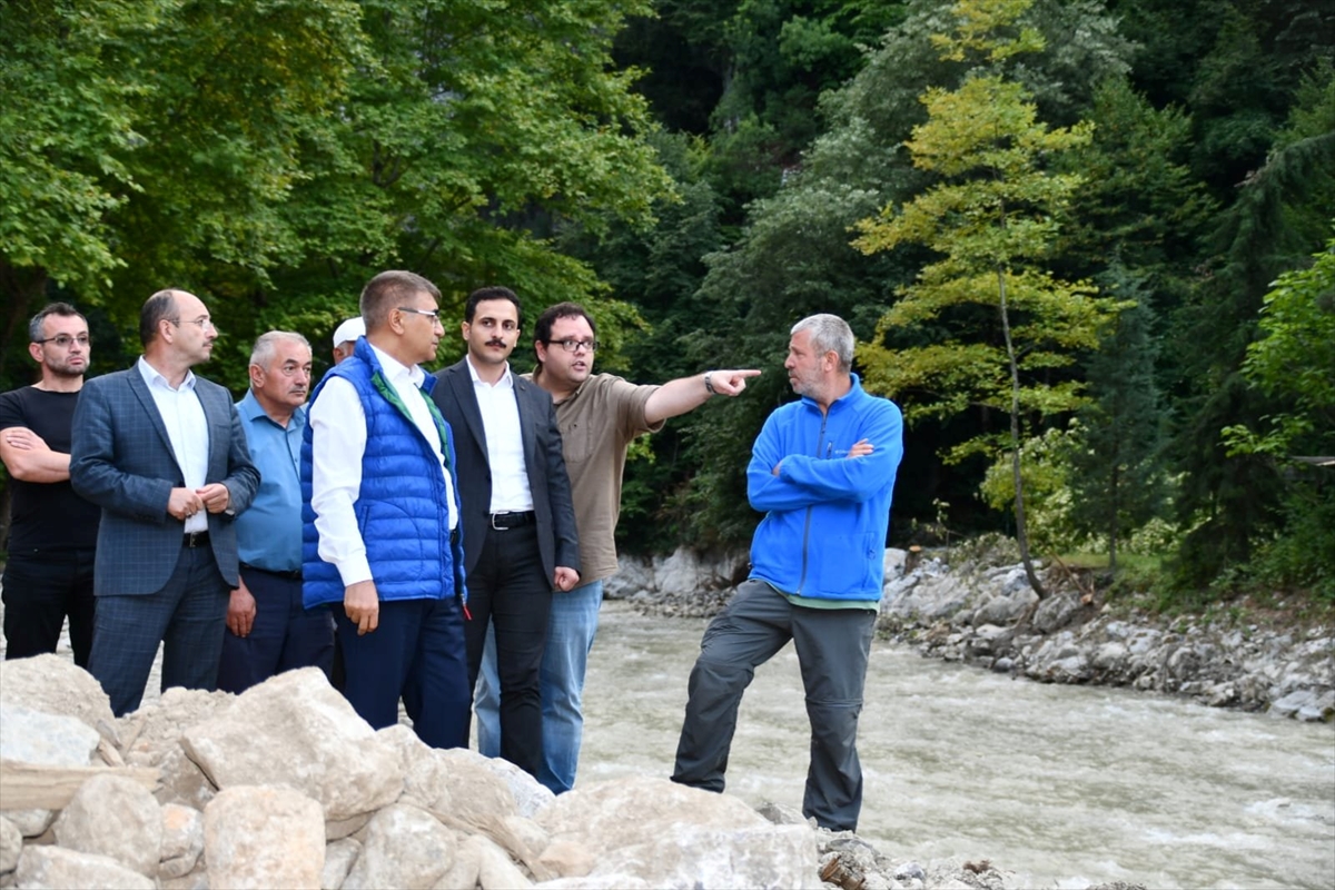 Karabük'te Selde Zarar Gören Köy Yolları Onarılıyor