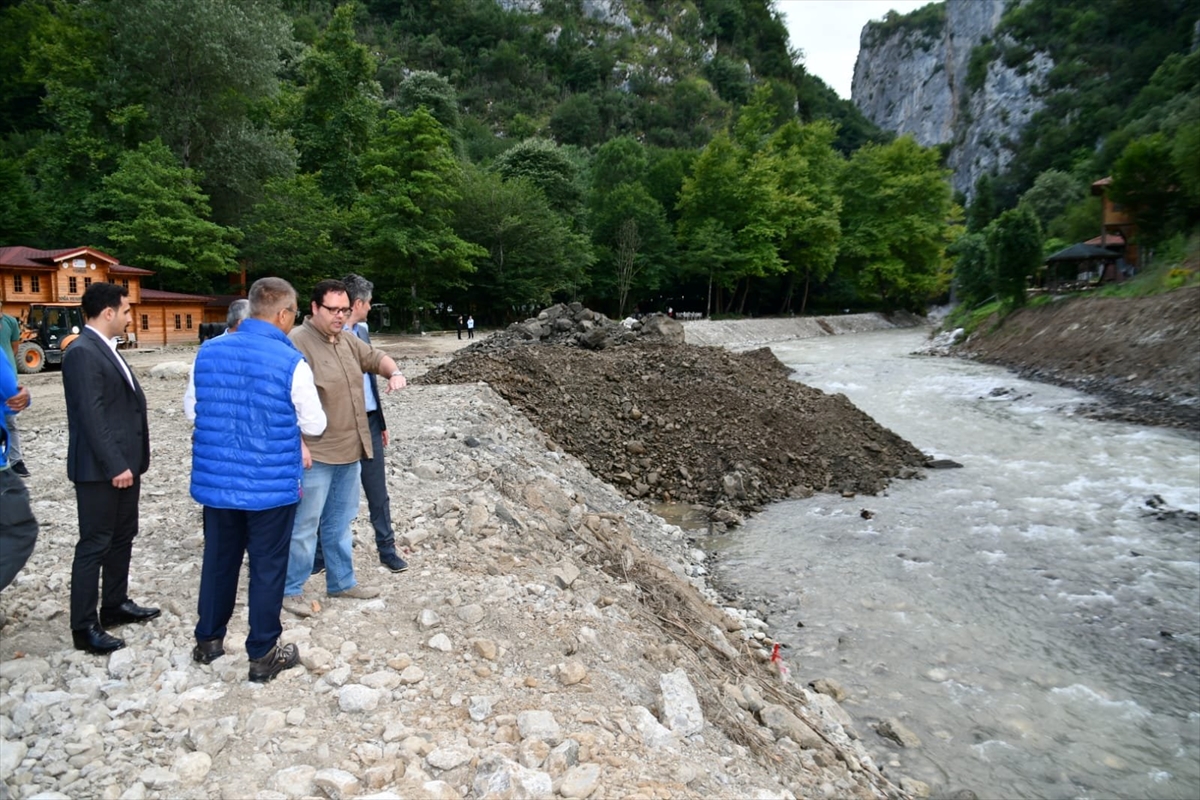 Karabük'te Selde Zarar Gören Köy Yolları Onarılıyor