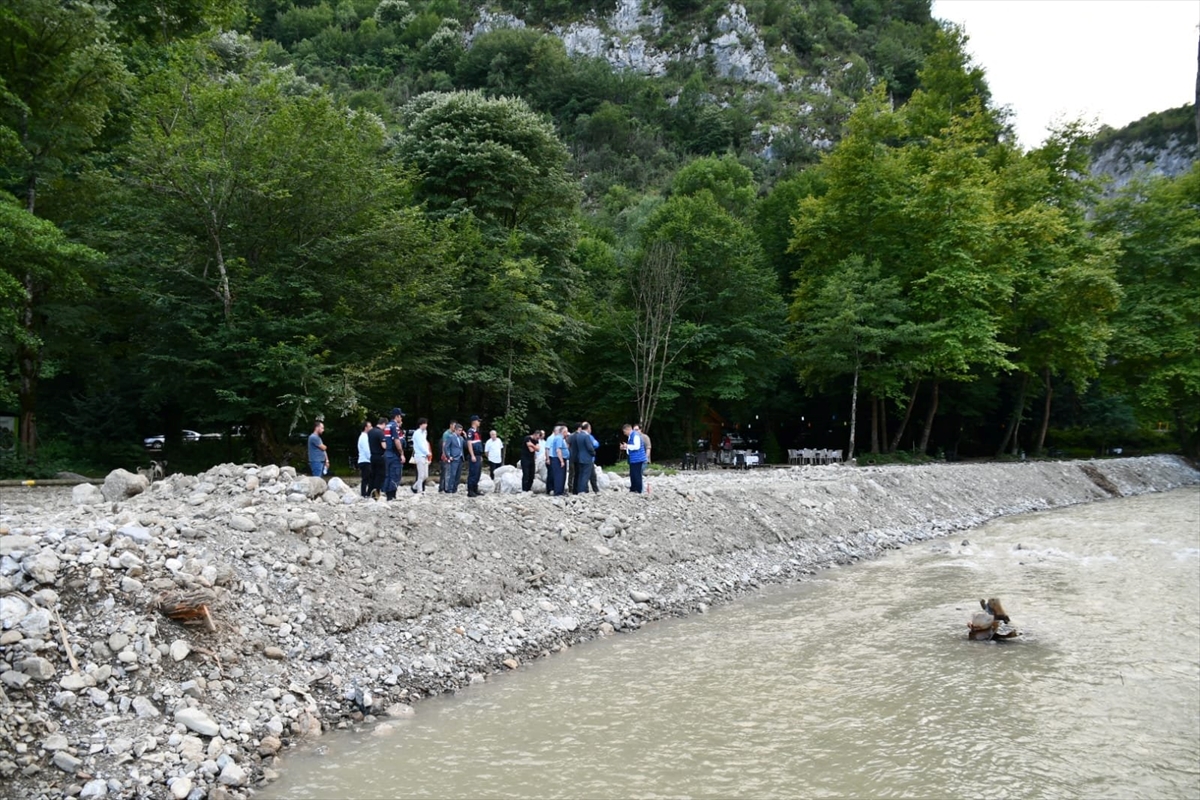 Karabük'te Selde Zarar Gören Köy Yolları Onarılıyor