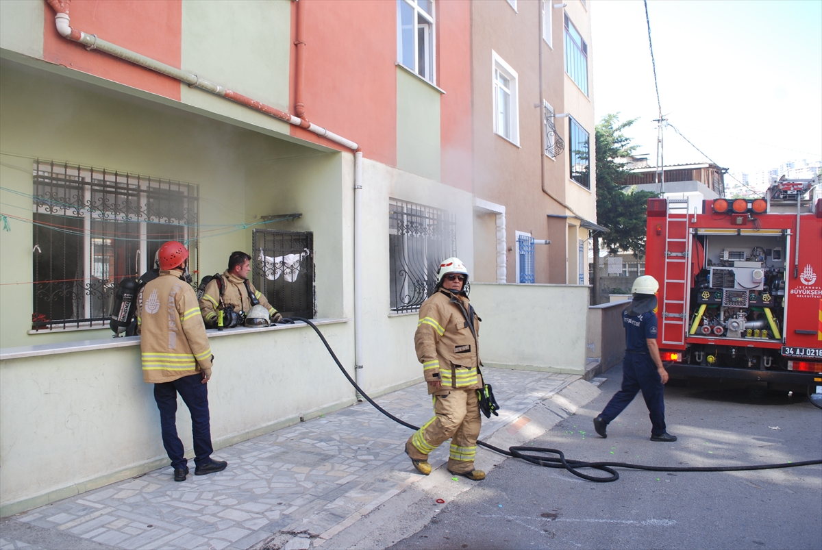 Kartal'da Binada Yükselen Alevler Söndürüldü