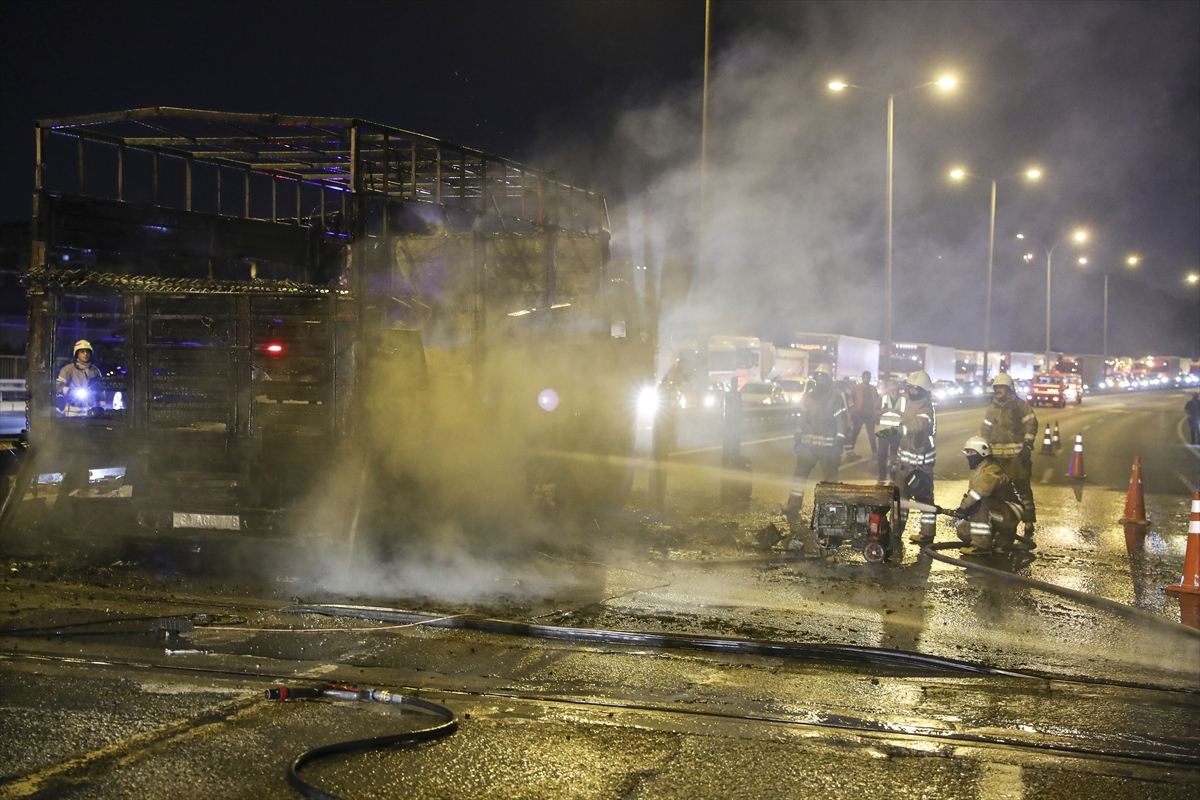 Oksijen Yüklü Kamyon Alev Aldı