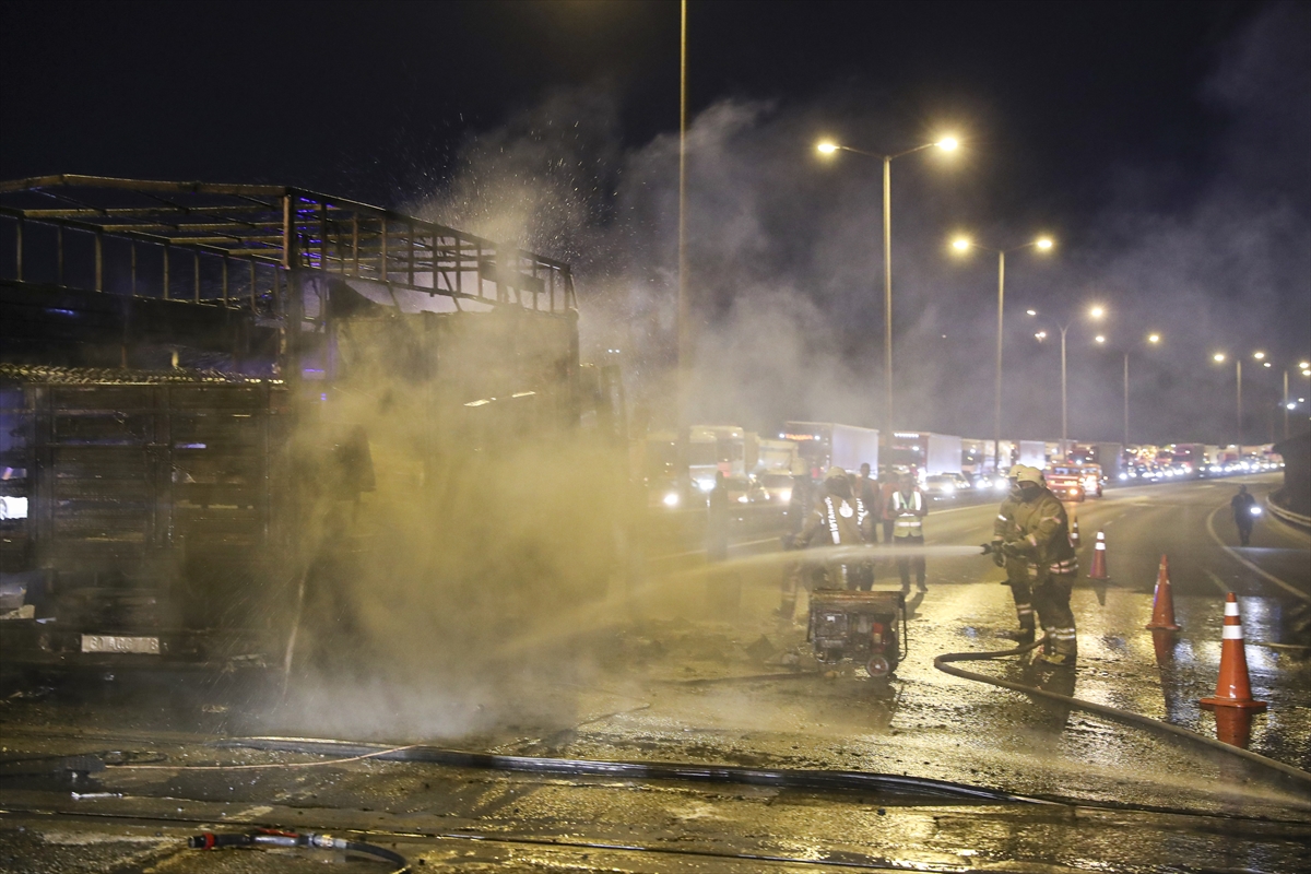 Oksijen Yüklü Kamyon Alev Aldı