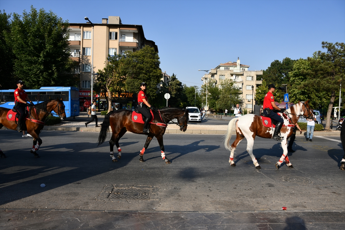 Gaziantep'te Atlı Polisler Beğeni Topladı