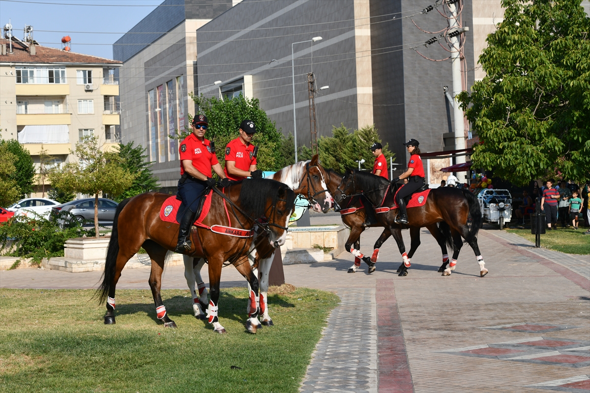 Gaziantep'te Atlı Polisler Beğeni Topladı