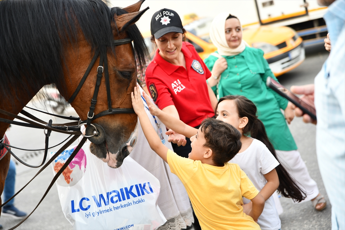 Gaziantep'te Atlı Polisler Beğeni Topladı