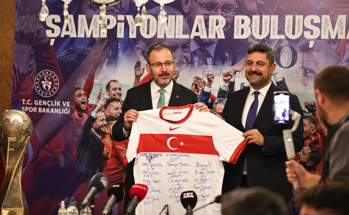 Bakan Kasapoğlu, Dünya Şampiyonu Ampute Futbol Milli Takımı'yla Buluştu