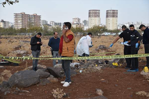 Şanlıurfa'da Arazide Erkek Cesedi Bulundu