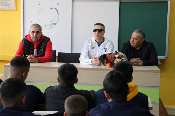 Beşiktaş Kulübü, Siirt'teki Köy Okulu Öğrencilerine Giyim Yardımı Yaptı 