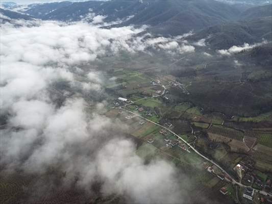 Düzce'nin üzerini sis tabakası kapladı 