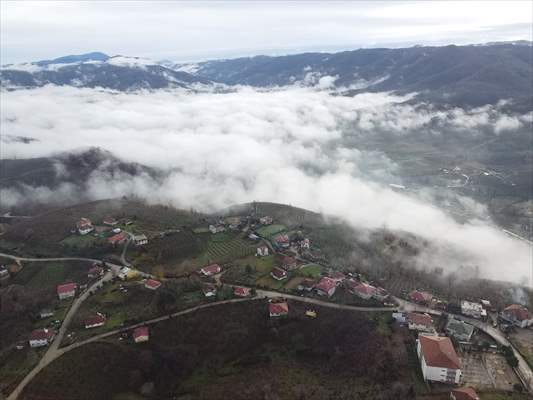 Düzce'nin üzerini sis tabakası kapladı 