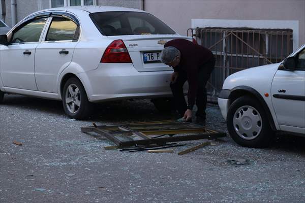 Bursa'da Patlama Sonrası Yangın Çıkan Evdeki Bir Kişi Yaralandı