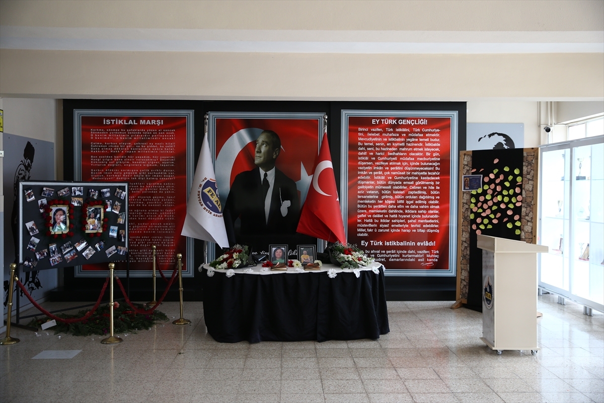 Depremde Vefat Eden İki Öğretmen İçin Adana'daki Lisede Anı Köşesi Oluşturuldu