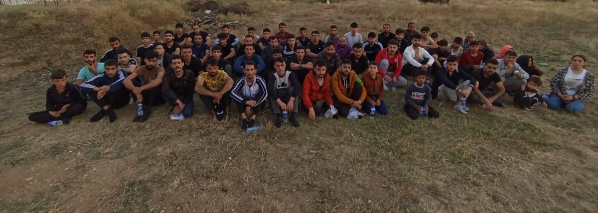 Bulgaristan'a Yasa Dışı Geçiş Yapmak İsteyen 64 Düzensiz Göçmen Ormanlık Alanda Yakalandı